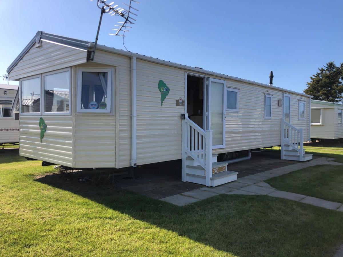 Campsite 10 Berth Caravan On Marine Park In Rhyl